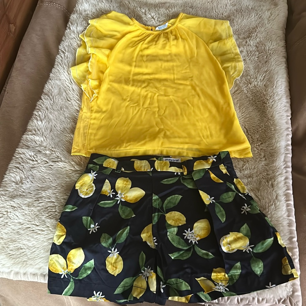 Mayoral set. Absolutely gorgeous! Size 7-8.